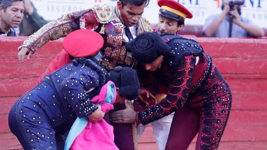 Grave cornada del novillero mexicano Gerardo Cruz en la Plaza México