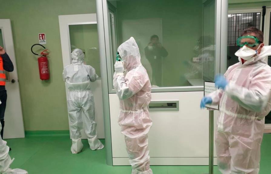 Aumentan a 722 los muertos entre 34,546 contagiados de coronavirus en China