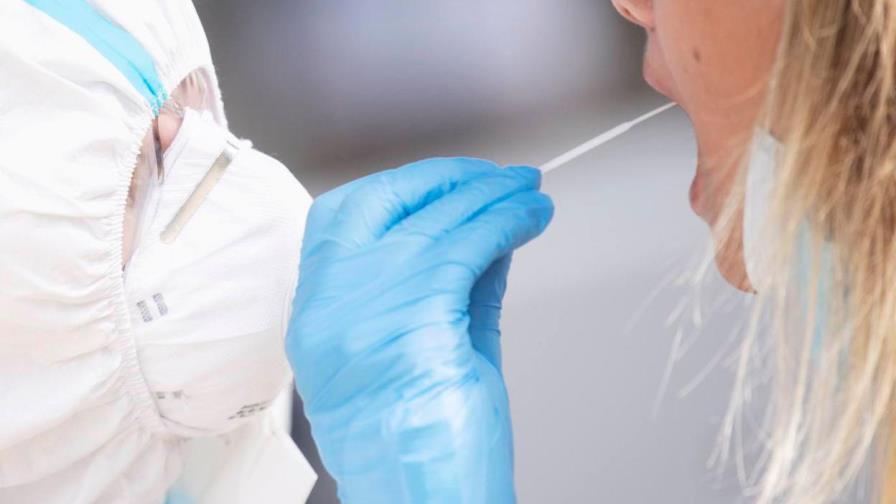 Gran Bretaña registra récord de infecciones nuevas de COVID-19