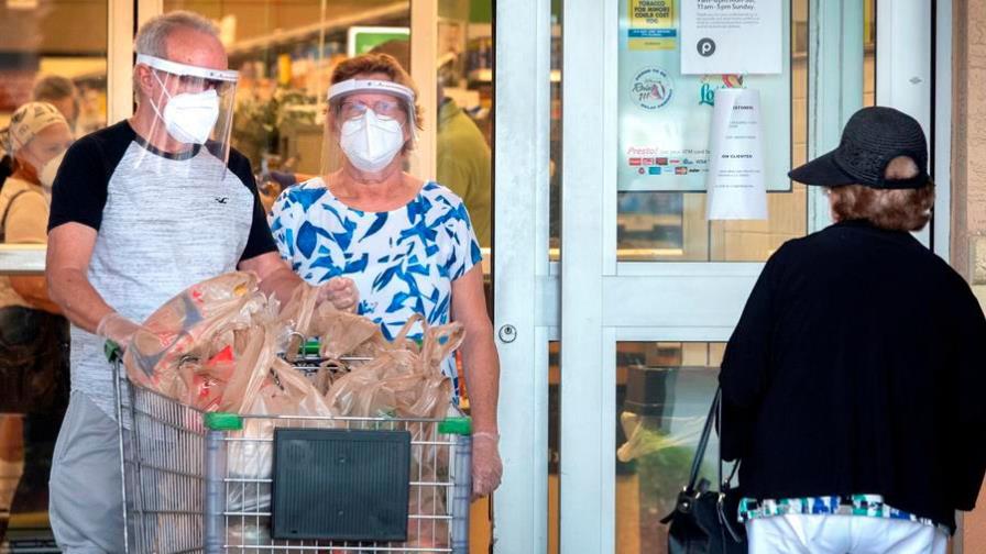 Muertes y contagios diarios de COVID-19 en Florida bajan este fin de semana Muertes y contagios diarios de COVID-19 en Florida bajan este fin de semana
