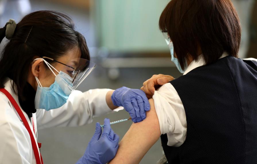 ¿Por qué Japón demoró el inicio de la vacunación?