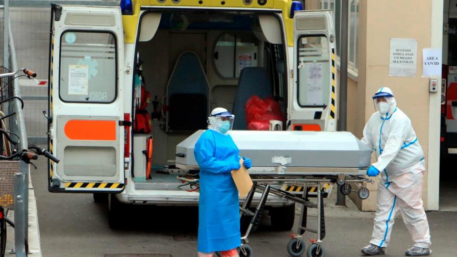 Italia mantiene la cautela con un muerto por covid cada dos minutos