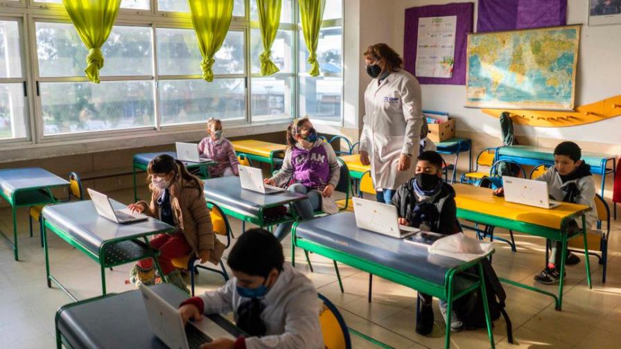 Unos 51,000 alumnos regresan a las clases presenciales en Uruguay Unos 51,000 alumnos regresan a las clases presenciales en Uruguay