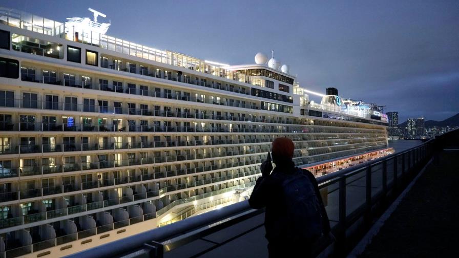 Otro crucero a la deriva tras ser rechazado por cinco puertos por riesgo de coronavirus Otro crucero a la deriva tras ser rechazado por cinco puertos por riesgo de coronavirus