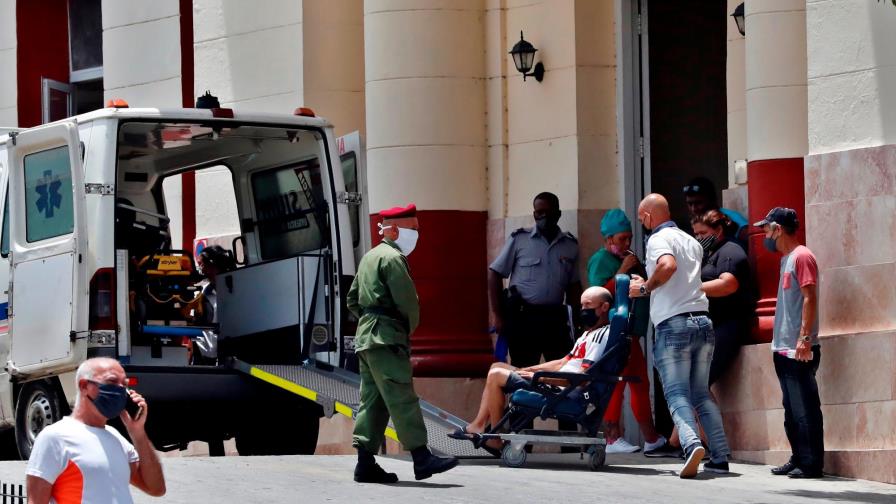 La pandemia asfixia a Cuba, con récord de contagios, falta de oxígeno y médicos 