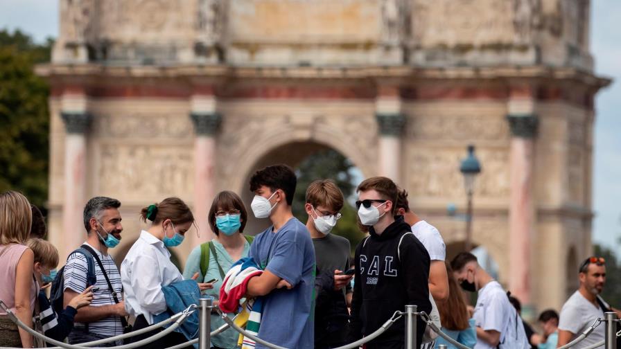 Francia ofrecerá una tercera dosis de la vacuna contra el COVID-19 después de verano
