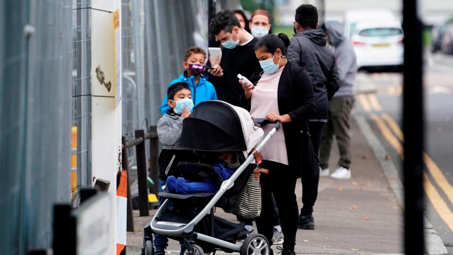La variante del COVID-19 detectada en Reino Unido es más eficaz que otras ya observadas La variante del COVID-19 detectada en Reino Unido es más eficaz que otras ya observadas