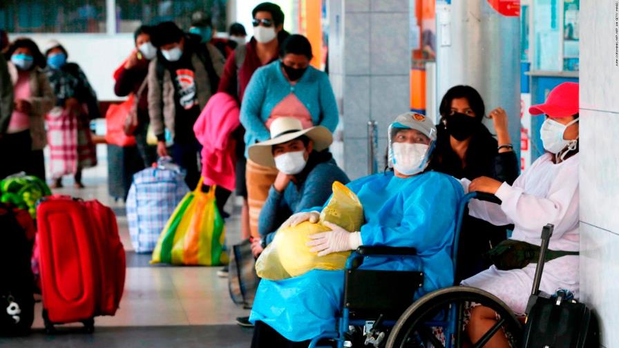 Perú supera los 92.000 casos mientras hospitales de Lima llegan al límite