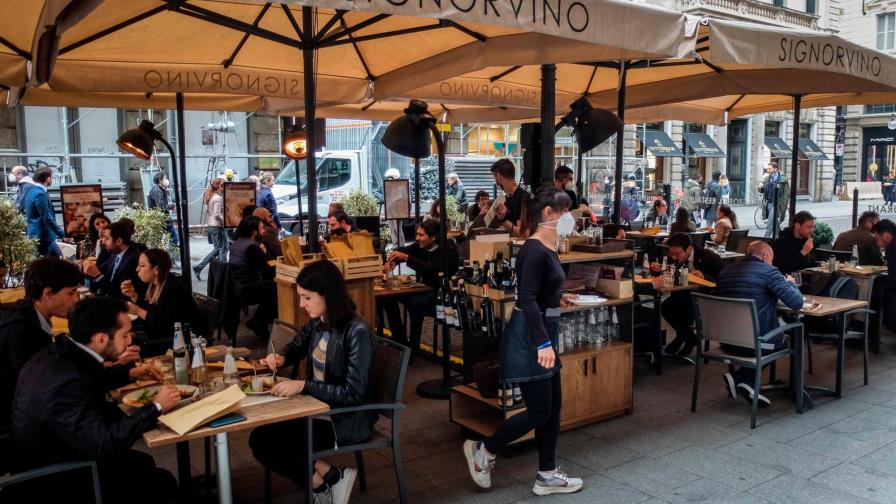 Italia suma 8,400 contagios y 301 muertos mientras comienza su reapertura