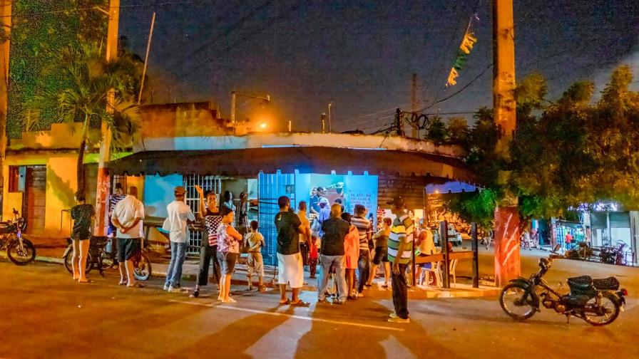 El cansancio del aislamiento por el COVID-19 lleva a un peligroso “relajamiento social” El cansancio del aislamiento por el COVID-19 lleva a un peligroso “relajamiento social”