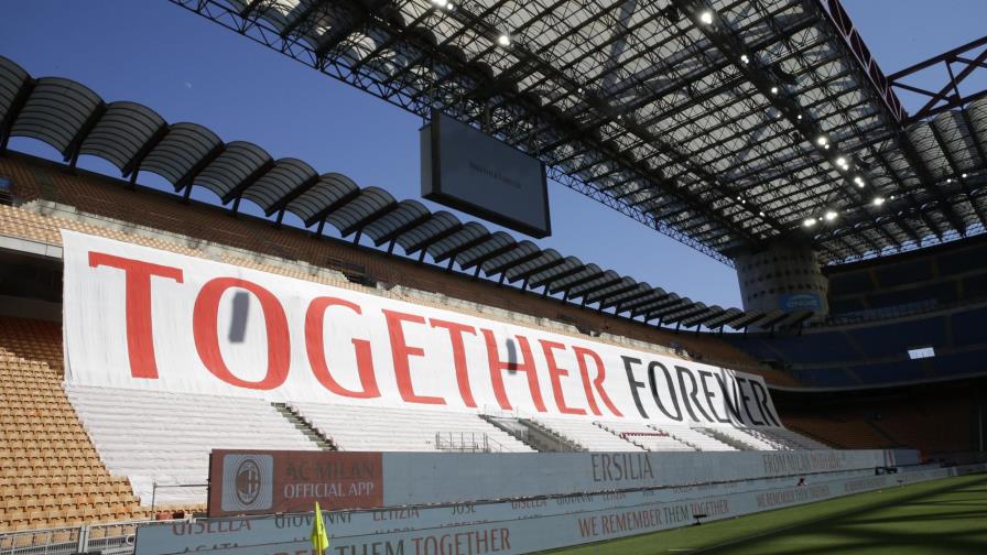 El Milan rinde tributo a víctimas del coronavirus en victoria ante Roma