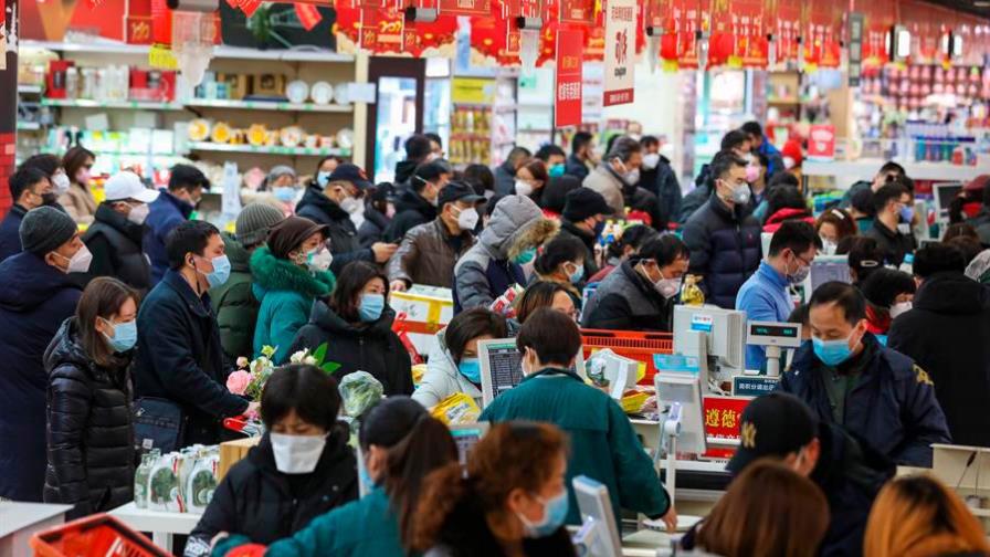 El balance del coronavirus en China sube a 54 muertos, 300 nuevos casos