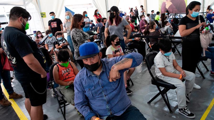 Chile refuerza plan de vacunación de tercera dosis ante saturación de centros Chile refuerza plan de vacunación de tercera dosis ante saturación de centros