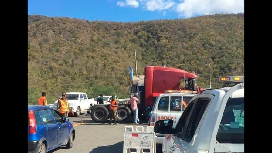 Chocan dos patanas en carretera Sánchez en Azua Chocan dos patanas en carretera Sánchez en Azua