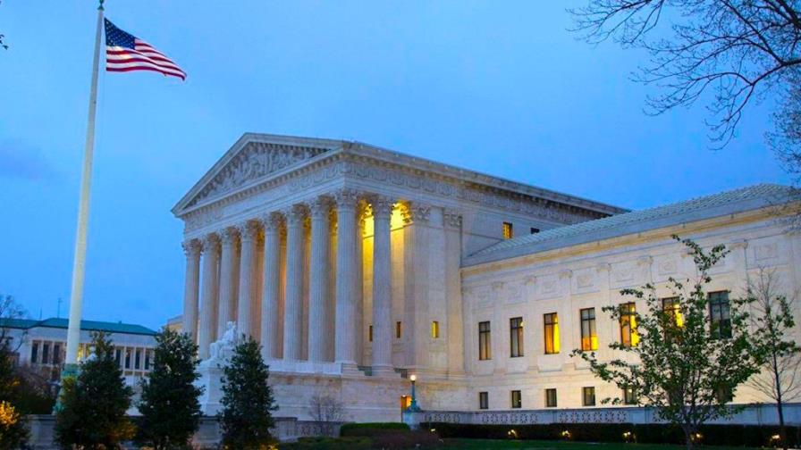 Detenido un hombre por aparcar vehículo sospechoso frente al Supremo de EEUU