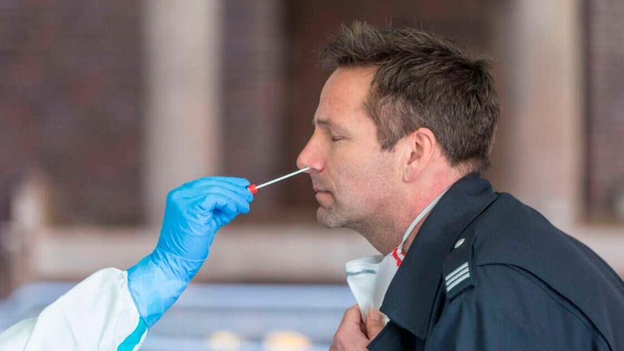 Las PCR dejarán de ser gratuitas para turistas en Francia