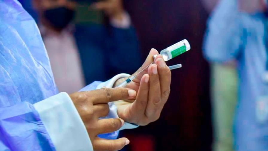 Solo dos provincias restan por alcanzar el 50 % de población con dos dosis de vacuna contra COVID-19