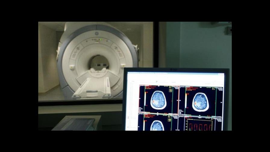 Crean nanopartículas para transportar fármacos al tumor cerebral más letal