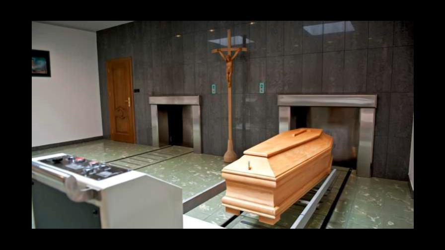 Estaba a punto de cremar a su esposa, pero gracias a un detalle se dio cuenta que estaba viva