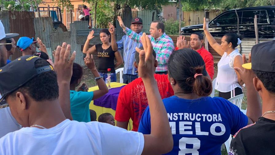 Manuel Crespo juramenta equipo de campaña e inicia jornada en defensa de la Constitución