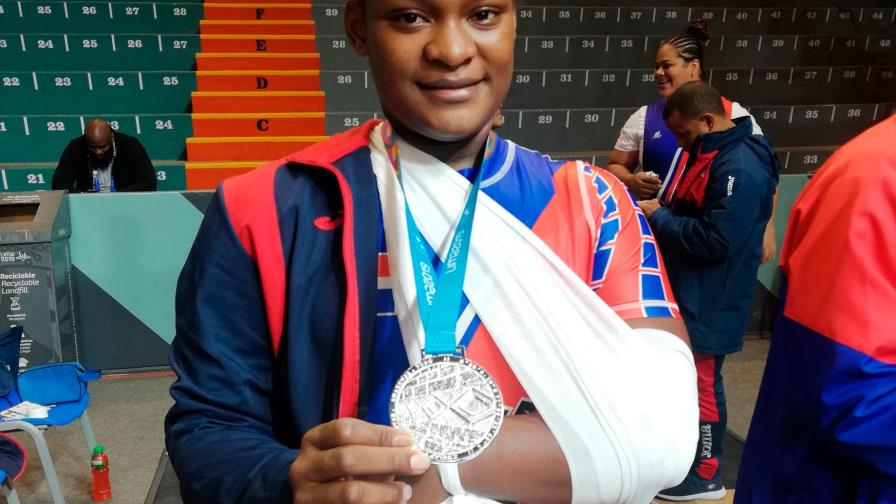 Crismery Santana ganó la medalla de plata a pesar de lesionarse el codo izquierdo Crismery Santana ganó la medalla de plata a pesar de lesionarse el codo izquierdo