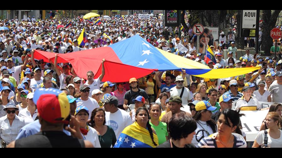 La crisis obliga a 5,000 venezolanos a abandonar diariamente su país La crisis obliga a 5,000 venezolanos a abandonar diariamente su país