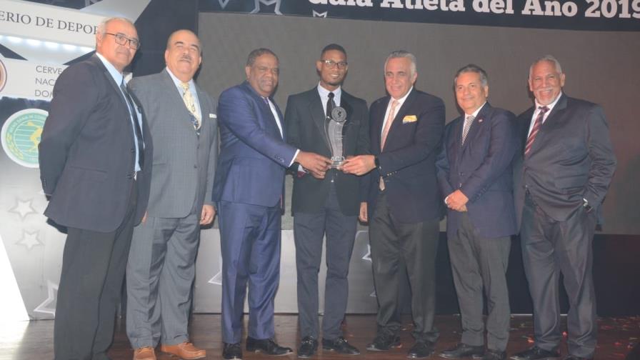 Crismery Santana gana el premio de Atleta del año por lo ACD