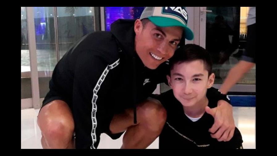 El video de Ronaldo jugando con un niño que ya dio la vuelta al mundo