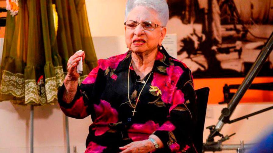 Senadores votan a favor de resolución que reconoce trayectoria de la locutora y actriz María Cristina Camilo