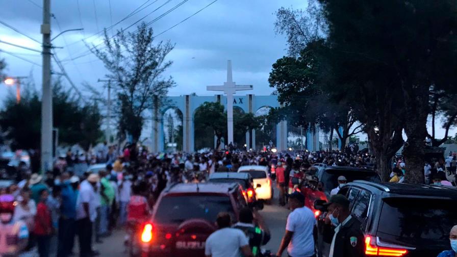 Cortejo fúnebre de Johnny Ventura llega a su última morada en el Cristo Redentor