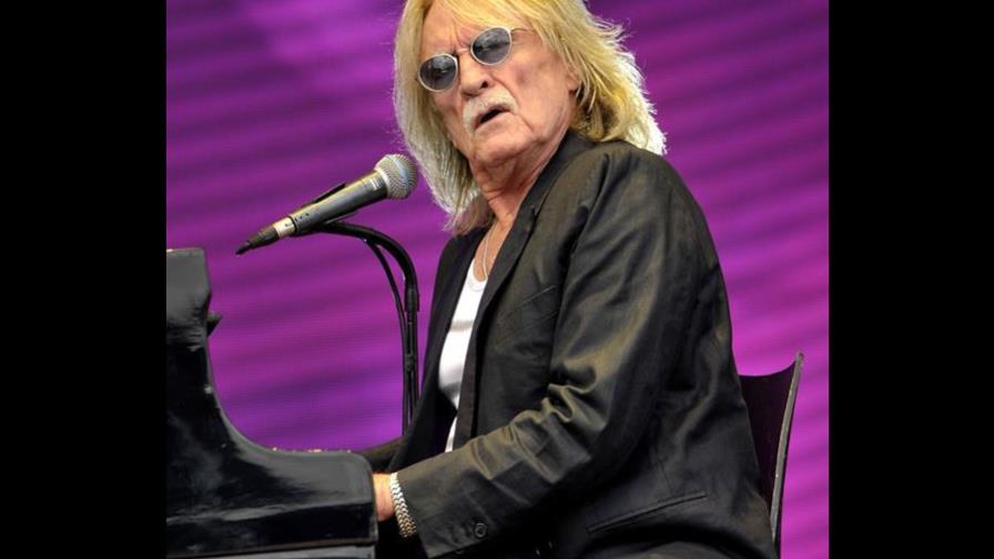 Muere cantante francés Christophe a los 74 años por COVID-19