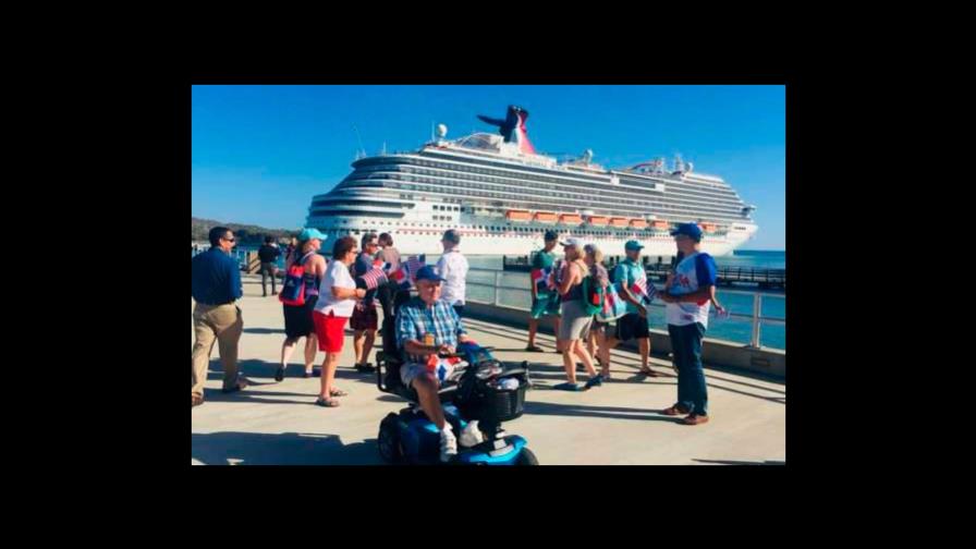 Los otros turistas: la mano amiga del crucerista, los dominicanos ausentes y los presentes