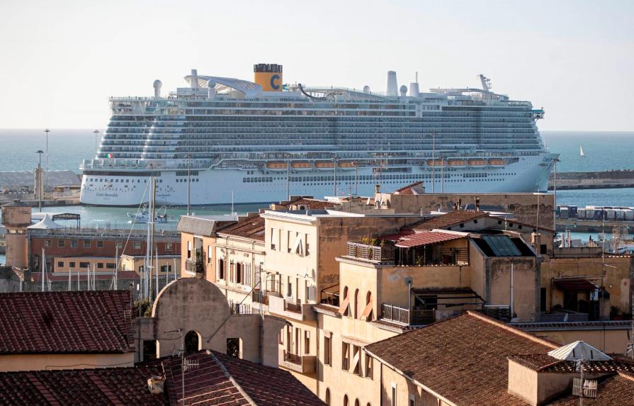 Descartan caso de coronavirus en crucero bloqueado en puerto italiano 