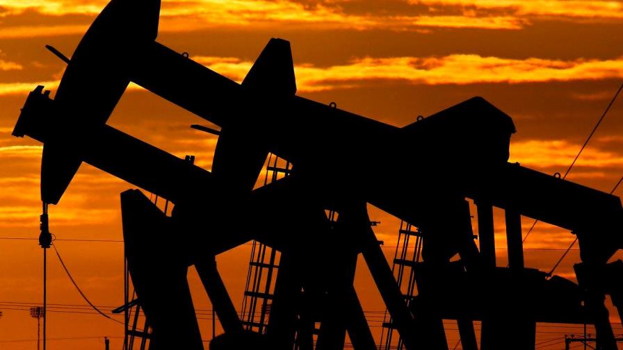 Crudo de Texas cae un 7,07 % por inventarios y pronóstico económico negativo