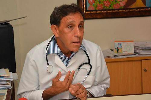 Doctor Cruz Jiminián suspende rueda de prensa debido a humareda que arropa la capital