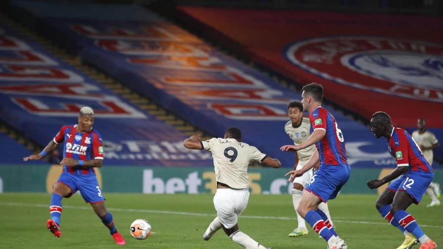 El gobierno inglés planea el regreso de aficionados al fútbol en octubre