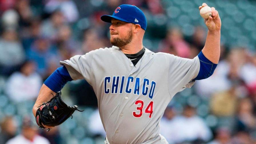 Jon Lester pagó 47 mil dólares en cervezas que consumieron fanáticos de los Cachorros 