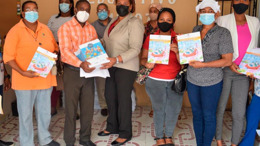 Regional de Educación 10 entrega más de 337 mil cuadernillos 