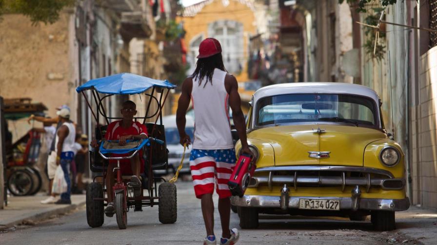 Falta de combustible y escasez de productos de aseo agudizan crisis en Cuba