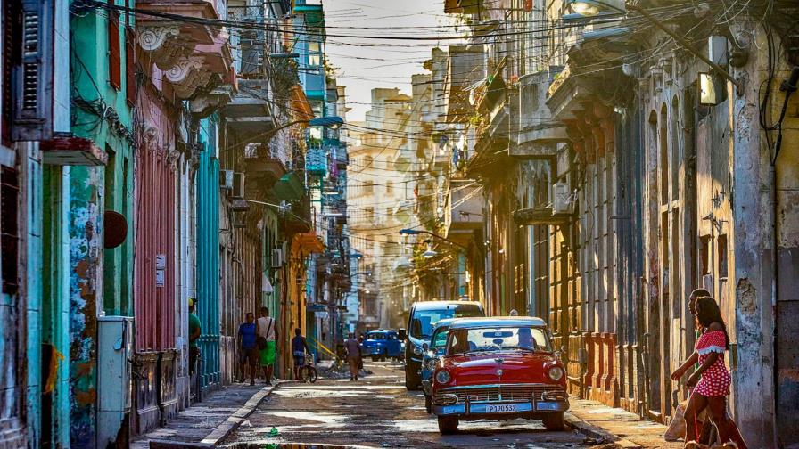 Un hombre se suicida tras apuñalar a vecinos e incendiar su casa en La Habana