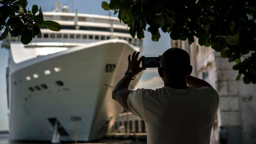 Exilio apoya nueva restricción de vuelos a Cuba, pero otras voces la rechazan