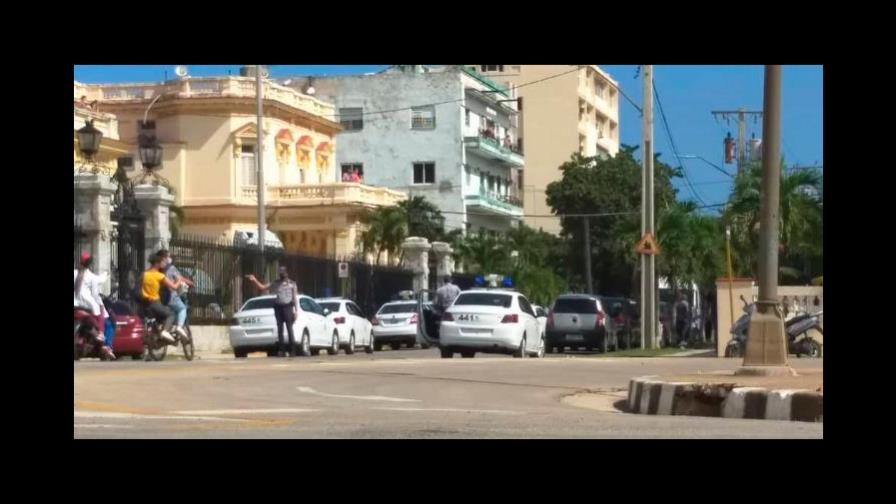 Recluso habría herido a oficial de la Policía cubana y mantiene varios rehenes 