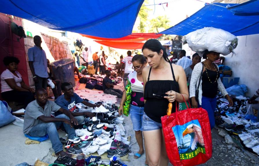 Cubanos recorren Haití y otros países buscando ofertas