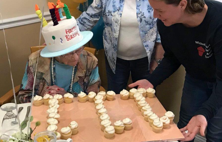 Mujer celebra su 111mo cumpleaños en Nueva Hampshire