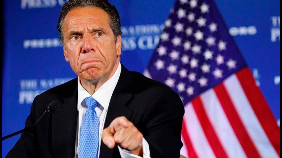 Cuomo admitió en interrogatorios comportamiento inadecuado con subordinadas