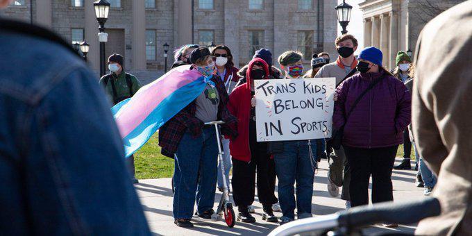 La Florida excluye a los deportistas transgénero en los deportes femeninos