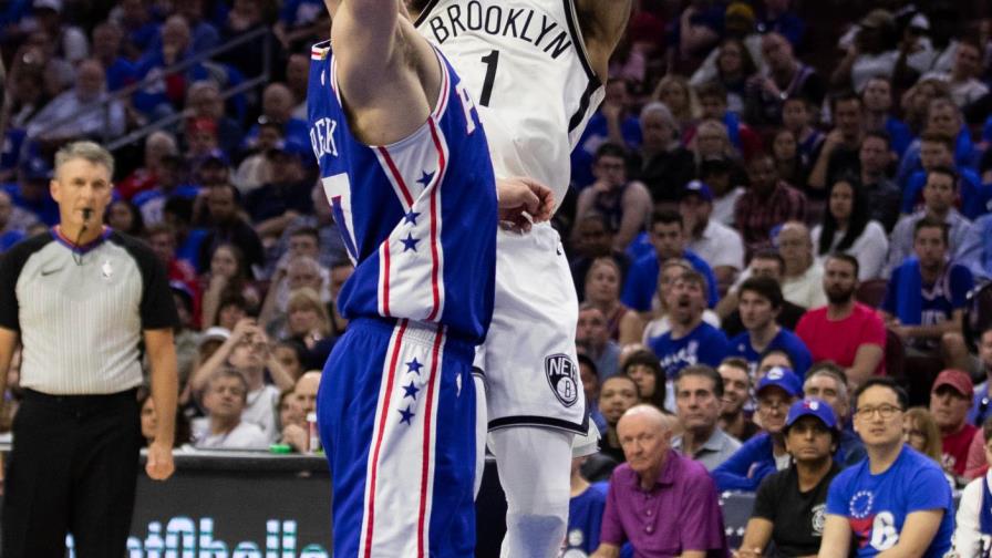 D’Angelo Russell y los Nets sorprenden a Sixers en inicio de playoffs de la NBA
