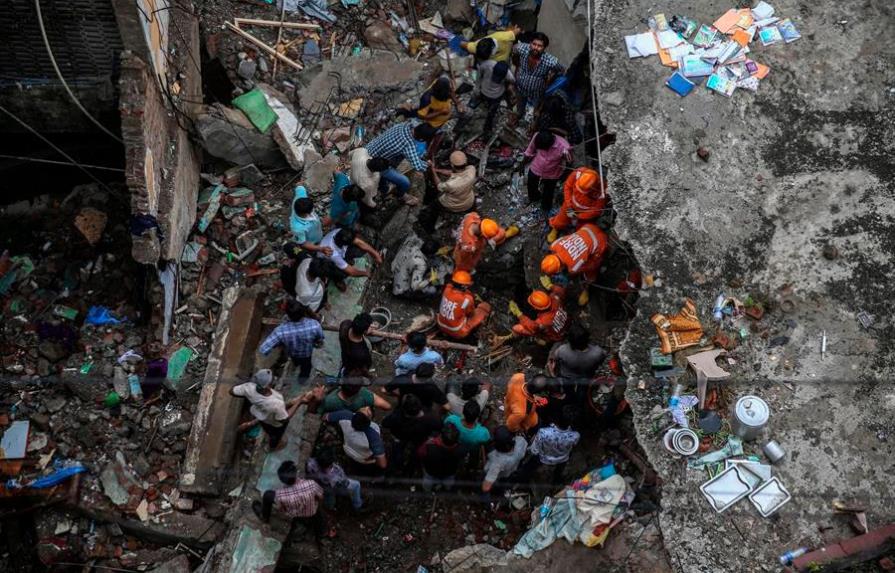 Aumenta a 33 cifra de muertos por derrumbe en India tras dos días de rescates