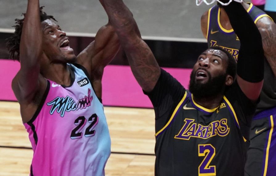 Heat vence por 110-104 a unos diezmados Lakers