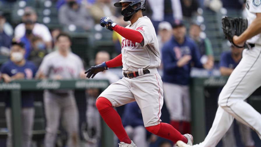 Schwarber y Vázquez llevan a Medias Rojas al triunfo